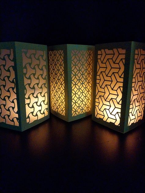 I love a cool geometric design--so pleasing to the eye! Mid Century Modern Lantern Set SVG for Cricut or Silhouette https://etsy.me/3Ok2g4X #lanternsvg #centerpiecesvg #paperlanternsvg #tablecenterpiece #cricutlantern #paperlanternlight #diylanterncricut #geometricsvg Pixel Art Kawaii, Modern Lantern, Geometric Lantern, Lantern Centerpiece, Japanese Lantern, Modern Lanterns, Mini Led Lights, Motif Art Deco, Lantern Centerpieces