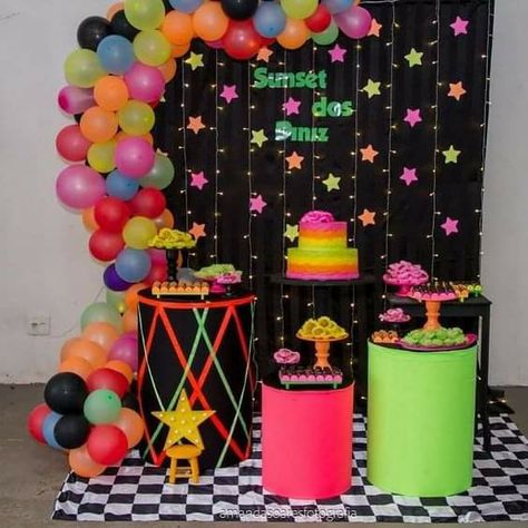 90s Prom Party, 90s Decorations, 90s Theme Party Decorations, Prom Party Ideas, 90s Party Ideas, 90s Party Decorations, Neon Party Decorations, Glow In Dark Party, Neon Birthday Party