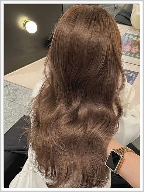 Looking for a way to keep your hair from turning frizzy in the winter? Check out our guide to the best winter hair styles for blondes! Korean Hair Color, Korean Winter, Honey Brown Hair, Brown Hair Looks, Brown Hair Inspo, Brown Hair Dye, Light Hair Color, Hair Stylies, Winter Hair Color