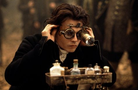 Johnny Depp as Ichabod Crane in "Sleepy hollow" (1999) Sleepy Hollow 1999, Sleepy Hallow, Moda Steampunk, Colleen Atwood, Ichabod Crane, The Legend Of Sleepy Hollow, Legend Of Sleepy Hollow, Johnny Depp Movies, Tim Burton Films