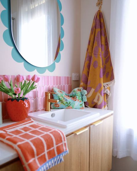 Bathroom sink with colorful towels around it Kids Bathroom Inspiration, Small Colourful Bathroom, Pastel Rainbow Bathroom, Fun Colorful Bathroom, Small Funky Bathroom Ideas, Color Drenched Bathroom, Preppy Bathroom Ideas, Bright Bathroom Ideas, Kid Bathroom Ideas