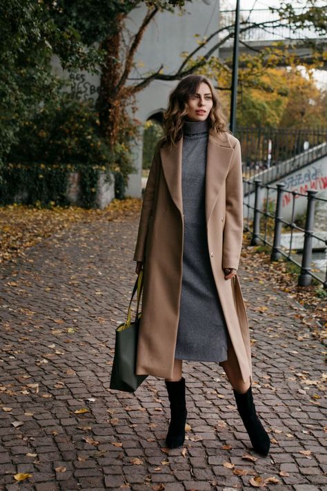 Vinter Mode Outfits, Camel Coat Outfit, Winter Mode Outfits, Outfit Essentials, Style Parisienne, Maxi Dress Outfit, Winter Outfit Inspiration, Outfit Trends, Camel Coat