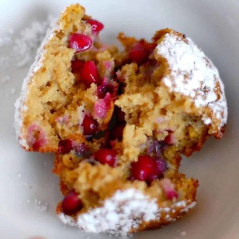 Pomegranate Muffins, Orange Muffin Recipe, White Chocolate Muffins, Pomegranate Recipes, Winter Breakfast, Pinch Of Yum, Orange Muffins, Breakfast Of Champions, Chocolate Muffins