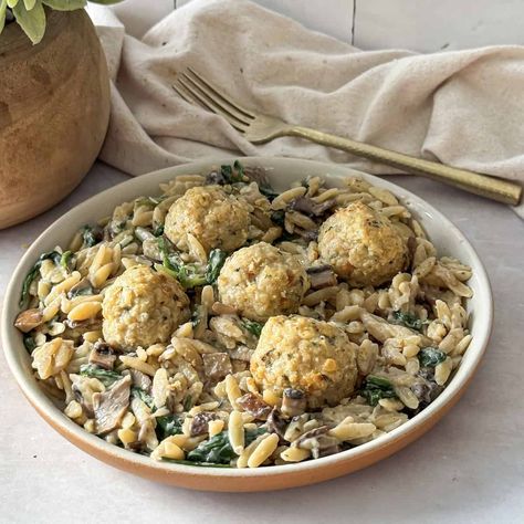 These Sage Chicken Meatballs are a delicious and protein-packed option for any meal. Made with lean ground chicken, fresh sage, & parmesan. Chicken Sage Meatballs, Sage Chicken Meatballs, Dietitian Meals, Sage Meatballs, Sage Chicken, Parmesan Orzo, Gluten Free Turkey, Chicken Fresh, Meatball Bake