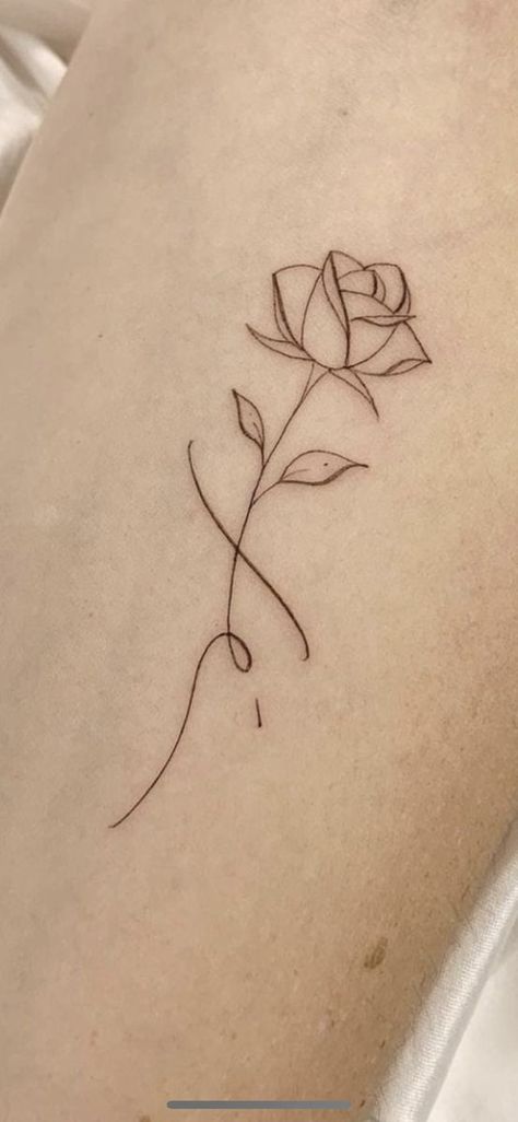 Roos Tattoo, Rose Outline Tattoo, Tattoo Bein Frau, Rose Tattoo On Side, Rose Vine Tattoos, Rose Tattoo On Back, Rose Tattoo Stencil, Single Rose Tattoos, Simple Rose Tattoo