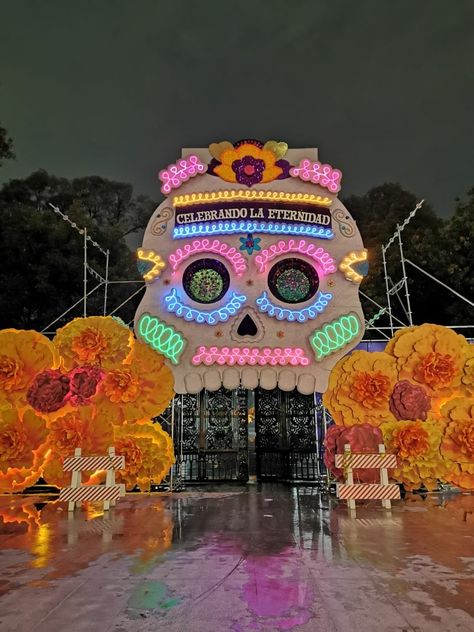 Day Of The Dead Decorations Outdoor, Dia De Los Muertos Party Ideas, Event Planers, Coco Disney, Dia De Los Muertos Decorations Ideas, Mexican Baby Shower, Festival Booth, Fall Ball, Cultural Dance