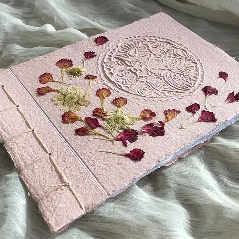 Handmade Paper Journal, Paper Making Kit, Paper Making Process, Handmade Journals Diy, Book Cover Design Inspiration, Pressed Flower Crafts, Exquisite Decor, Handmade Envelopes, Paper Making