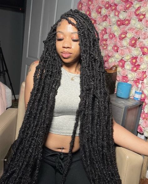 24inch Butterfly Locs, Butterfly Locs Bun, Blonde And Black Butterfly Locs, Black Butterfly Locs, Butterfly Locs With Color, Locs With Color, Peekaboo Blonde, Locs Bun, Locs Styles