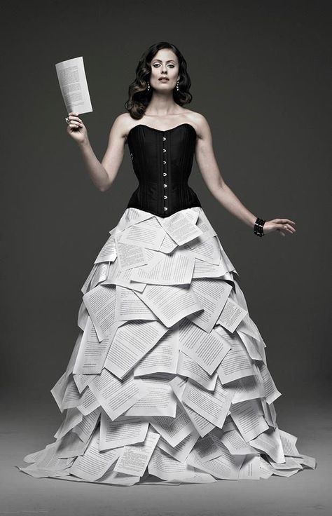 20 Amazing Book-Inspired Dresses Newspaper Dress, Costume Carnaval, Book Dress, Recycled Dress, Fashion Fantasy, Paper Fashion, Paper Dress, K Fashion, Recycled Fashion