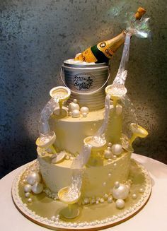 Happy New Year Cake - For all your cake decorating supplies, please visit craftcompany.co.uk Rodjendanske Torte, Champagne Cake, Gravity Defying Cake, Bottle Cake, Cake Models, New Year's Cake, Creative Cake Decorating, Glass Cakes, Novelty Cakes