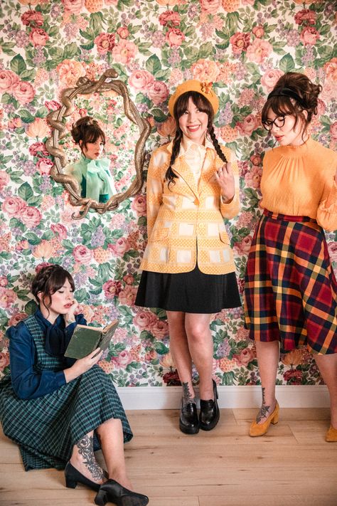 Harry Potter x Pottery Barn Teen - Keiko Lynn Style - Keiko Lynn Wes Anderson Outfit Inspiration, Yellow Beret, Wes Anderson Style, Keiko Lynn, Outfit Inspiration Women, Rooney Mara, Harry Potter Collection, Jumper Skirt, Wes Anderson