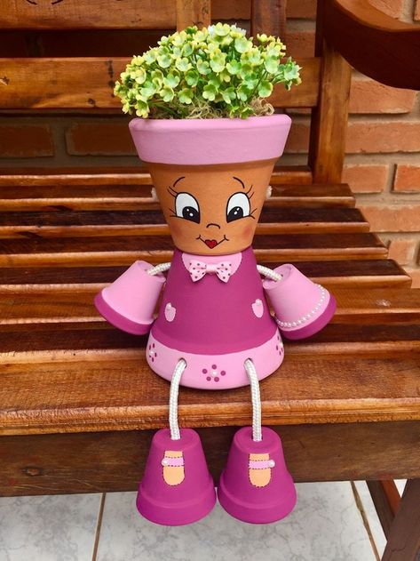 40+ Diy flowerpot ideas - A manual fresh activity to invite Spring in your home | My desired home Plant Pots Crafts, Terra Cotta Pot Crafts Diy, Clay Pot Projects, Flower Pot People, Clay Pot People, Flower Pot Art, Terra Cotta Pot Crafts, Flower Pot Design, Fleurs Diy