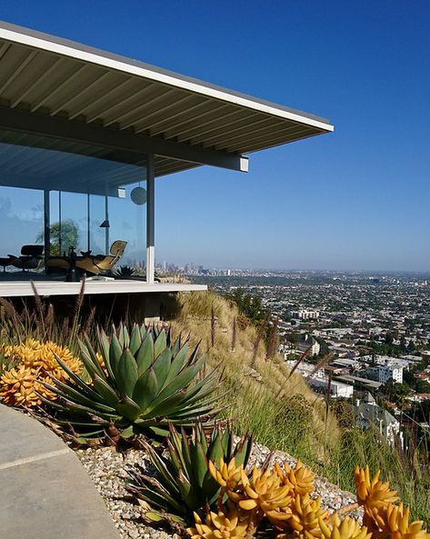 Villa In Los Angeles, Stahl House Los Angeles, Los Angeles House Exterior, La House Aesthetic, California Photo Ideas, California Aesthetic Home, Travel Aesthetic Passport, California Bachelorette Party, Los Angeles Houses