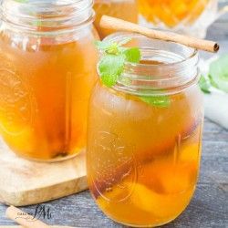 Peach Cobbler Moonshine Recipe, Everclear Drinks, Moonshine Recipes Homemade, Peach Pie Moonshine, Flavored Moonshine Recipes, Moonshine Drink Recipes, Peach Moonshine, Homemade Liqueur Recipes, Homemade Moonshine