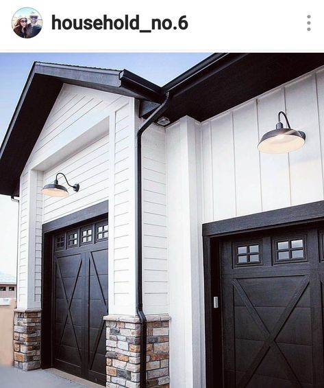 Black And White Garage, Black Garage Doors, White Garage, Black Garage, Farmhouse Exterior Design, Interior Design Minimalist, Modern Farmhouse Exterior, Casa Exterior, Farmhouse Exterior