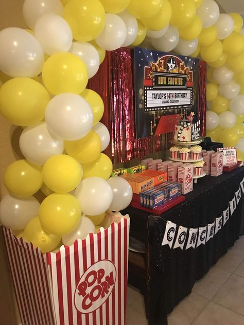 Kids Movie Party, Movie Theatre Birthday Party, Movie Party Decorations, Movie Theater Theme, Movie Theater Party, Birthday Movie Night, Movie Theme Birthday Party, Cinema Party, Movie Night Theme