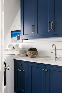 Naval - Sherwin Williams Blue Paint Colors Painting Kitchen Cabinets Colors, Kitchen Colors For Walls, Kitchen Cabinets Colors, Laundry Rooms Ideas, Colors For Walls, Bathroom Cabinet Colors, Sherwin Williams Blue, Cabinets Colors, Kitchen Cabinet Trends