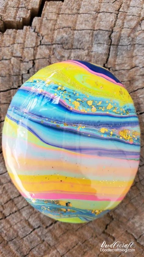 Kinds Of Art, Rocks Painting, Art Skills, Marble Painting, Paint Pouring, Painting Rocks, Hand Painted Stones, Paint Rock, Glitter Paint