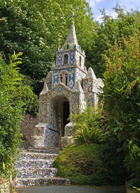 St. Martin Guernsey, constructed of broken china in Guernsey, located between England and France. ten of the most beautiful chapels in europe 03 Beautiful Churches, Abandoned Churches, Old Country Churches, Take Me To Church, Church Pictures, Europe Photos, Sistine Chapel, Religious Architecture, Cathedral Church