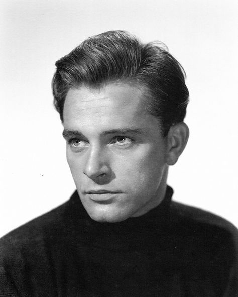 Richard Burton - He had the looks and a character all of his own. Burton And Taylor, Richard Burton, Fritz Lang, Actors Male, Classic Movie Stars, Old Hollywood Stars, Hollywood Icons, Hollywood Legends, Famous Men