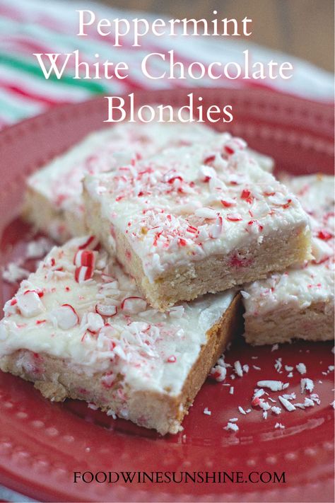 Peppermint Blondies, White Chocolate Blondies Recipe, Chocolate Blondies Recipe, Holiday Dessert Recipes Easy, Peppermint White Chocolate, Peppermint Dessert, Chocolate Blondies, Peppermint Recipes, Favorite Holiday Desserts