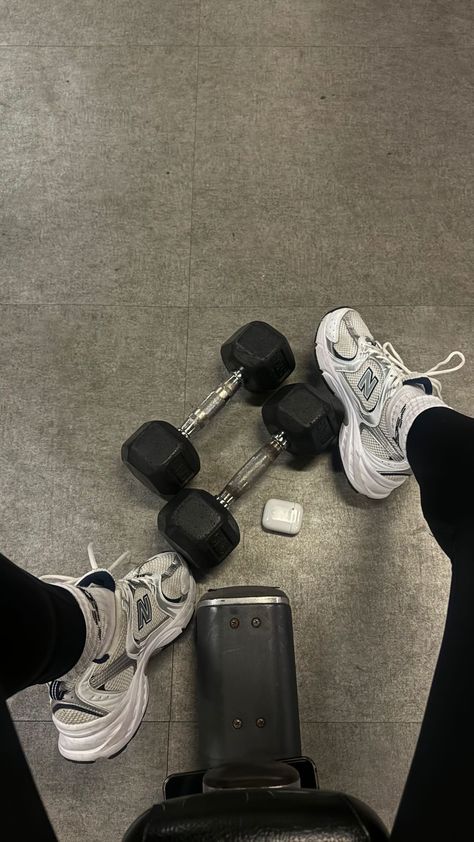 Gym Story Instagram, Gym Fake Story, Modest Gym, Modest Gym Outfit, Dental Fun, Gym Pictures, Gym Guys, Gym Photos, All Black Shoes