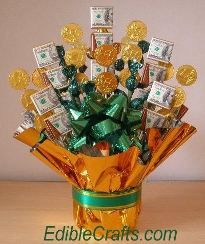 How to make a Money Candy Bouquet - Tip Junkie Money Craft, Edible Candy, Class Crafts, Christmas Gift Certificate, Candy Arrangements, Pastor Appreciation, Candy Bouquets, Money Bouquet, Money Gifts