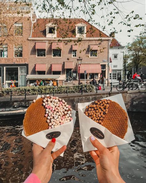 Van Wonderen Stroopwafels on Instagram: “Happy Mother’s day😋 #waffle #waffles #wafflestore #waffelicious #amsterdam #amsterdamfood #amsterdamshots #amsterdamwaffles…” Resep Makanan Beku, Amsterdam Trip, Amsterdam City Guide, Amsterdam Travel Guide, Amsterdam Food, Visit Amsterdam, Luang Prabang, Amsterdam Travel, Amsterdam City