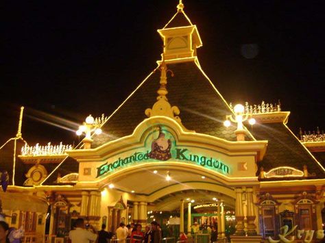 Enchanted Kingdom, Philippines. Went here once when I was little. Would like to go again one day! Tagaytay, Enchanted Kingdom Philippines Aesthetic, Enchanted Kingdom Philippines, Laguna Philippines, Enchanted Kingdom, Affordable Engagement Rings, School Field, School Field Trip, Silk Flower Arrangements