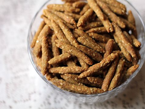 DIY: Sesame Sticks | Serious Eats Sesame Sticks Recipe, Snacks Diy, Sesame Sticks, Beetroot Powder, Appetizers Recipes, Ritz Crackers, Serious Eats, Cookie Monster, Snack Time