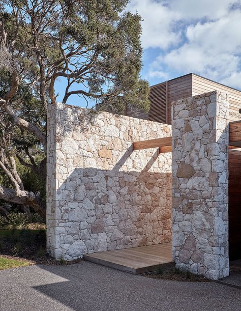 Stone Decoration Ideas, Living Room Stone Wall, Exterior Limestone, Limestone House, Houses By The Beach, Stone Wall Design, Stone Architecture, The Local Project, Stone Cladding