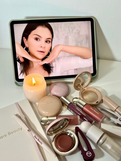 Selena Gomez Vibes, Makeup Products Rare Beauty, Selena Gomez Pink Aesthetic, Rare Beauty Blush Aesthetic, Rare Beauty Aesthetic, Rare Beauty Selena Gomez, Selena Gomez Rare Beauty, Selena Gomez Aesthetic, Selena Gomez Rare