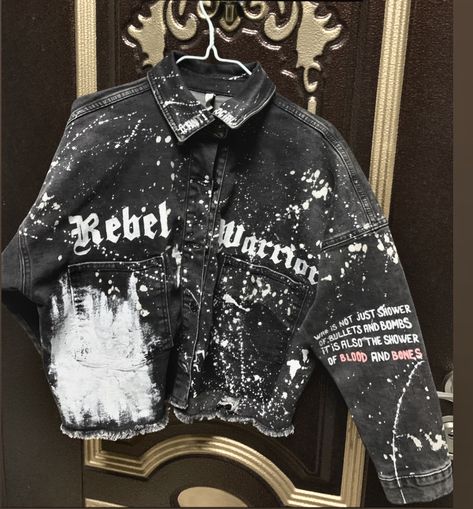 #custom #jeans #jackets #denimjacket #black #white #blackandwhite #customclothing #diy #handmade Custom Black Denim Jacket, Customized Jeans Jacket, Jaket Jeans Custom, Jacket Diy Ideas, Custom Clothes Diy, Jean Jacket Diy, Reworked Clothes, Custom Jean Jacket, Diy Denim Jacket