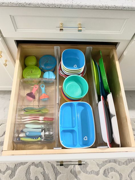 Kids Kitchen Drawer, Organizing Baby Kitchen Items, Bottle Drawer Organization, Kids Plate Storage, Kids Kitchen Drawer Organization, Kids Cabinet Organization, Toddler Plates Organization, Kitchen Table Organization, Kids Kitchen Organization Ideas