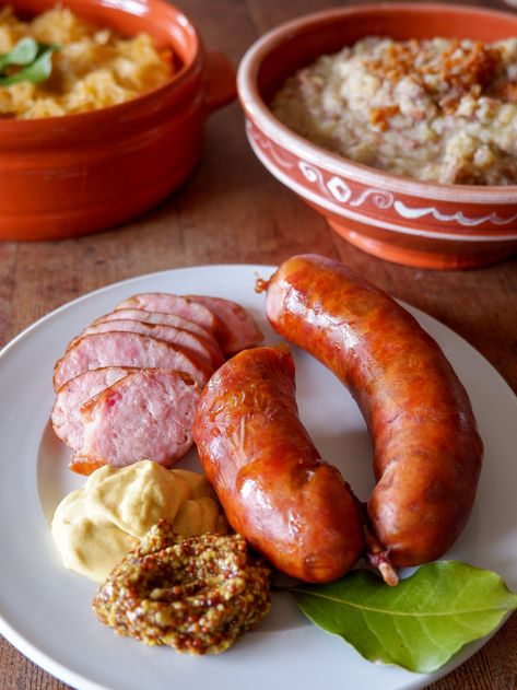 Carniolan Sausage (Kranjska klobasa) — Slovenian Kitchen Slovakian Food, Slovenian Food, Slovak Recipes, Smoked Pork, European Food, Fresh Bread, Sausage Recipes, Sausages, What To Cook