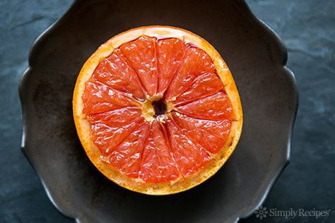 Broiled Grapefruit ~ The best way to eat grapefruit! Grapefruit halves, sprinkled with brown sugar and broiled. You'll be surprised at how good this is. #easy #breakfast Get the recipe on SimplyRecipes.com Broiled Grapefruit, Grapefruit Recipes, Simply Recipes, Best Dishes, Breakfast Time, Healthy Treats, Recipe Of The Day, Fruits And Veggies, Good Eats