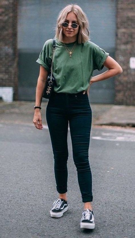 Outfits Size 6 Women, Women Outfit Ideas 2023, Minimal University Outfit, Black Jeans Outfit Women Casual, Casual Dinner Outfit Jeans, Modern Spring Outfits, Women Casual Work Outfits Summer, Casual Minimalist Outfit Plus Size, Legging Outfits Summer Casual