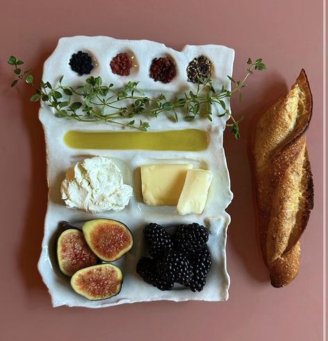 Sourdough Baguette, Keramik Design, Snack Plate, French Inspired, Beautiful Food, Pretty Food, Cute Food, Charcuterie Board, Decoration Table