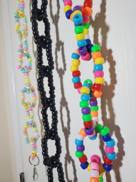 Kandi Pant Chain, Kandi Storage, Cursed Kandi Bracelets, Kandi Belt Chain, Kandi Bead Patterns, Easy Kandi, Kandi Necklace Ideas, Kandi Kid Outfit, Kandi Earrings