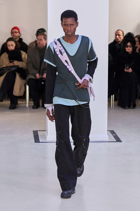 Kiko Kostadinov - Fall 2024 Menswear https://www.vogue.com/fashion-shows/fall-2024-menswear/kiko-kostadinov/slideshow/collection#21 2024 Menswear, Kiko Kostadinov, Menswear Runway, Soft Tailoring, Menswear Fashion Show, Menswear Fashion, Black Denim Jacket, Fall 2024, Black Denim