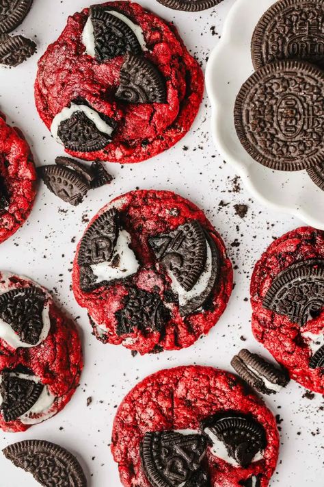 Red Velvet Oreo Cookies, Oreo Crunch, Christmas Red Velvet, Red Velvet Flavor, Crushed Oreo, Red Velvet Oreo, Oreo Cheesecake Cookies, Cookies And Cream Cheesecake, Cake Rack