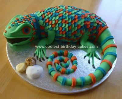 Homemade Lizard Cake: I made this lizard cake for a friend's little boy's 5th birthday. He is very into lizard's at the moment and really wanted a lizard cake. I always make Lizard Cake, Birthday Cake Inspiration, Hungry Caterpillar Cake, Nemo Birthday, Reptile Party, Diy Birthday Cake, Animal Cakes, Homemade Cake, Cool Birthday Cakes