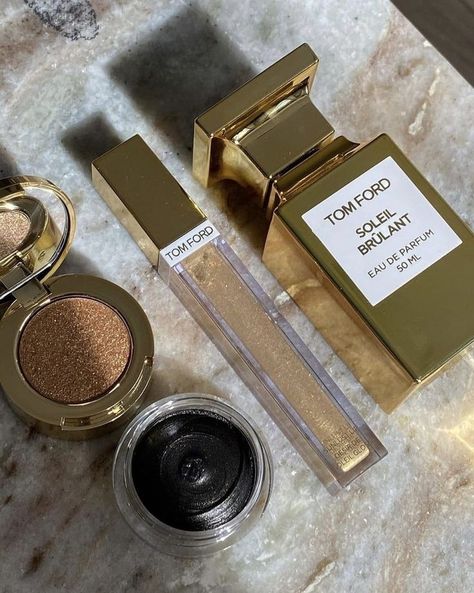 Make Up Color, Tom Ford Perfume, Visual Gallery, Tom Ford Makeup, Makeup Eyeshadow Palette, Tom Ford Beauty, Luxury Cosmetics, Vogue Beauty, Beauty Goals