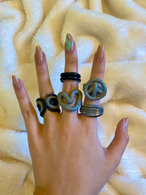 Diy Clay Rings Aesthetic, Diy Clay Rings, How To Make Ceramic, Clay Rings, Fimo Jewelry, Trendy Rings, Clay Diy Projects, Diy Ceramic, Clay Crafts Air Dry