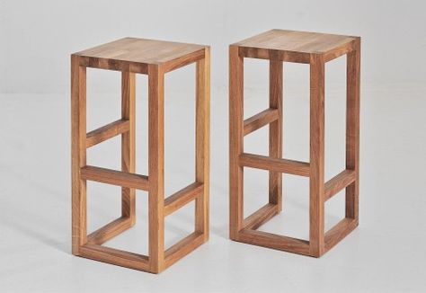 vitamin design: Step bar stool Wooden Stool Designs, Vitamin Design, Projek Kayu, Diy Bar Stools, Diy Stool, Kursi Bar, Contemporary Bar Stools, Wooden Bar Stools, Stool Design