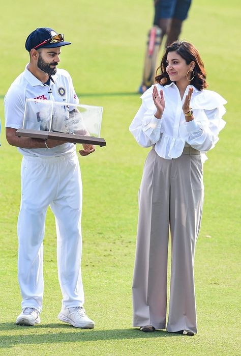 Anushka Pics, Anushka Sharma Virat Kohli, Anushka Sharma And Virat, Virat Kohli And Anushka, Virat And Anushka, Virat Kohli Instagram, Virat Kohli Wallpapers, India Cricket Team, Celebrity Casual Outfits