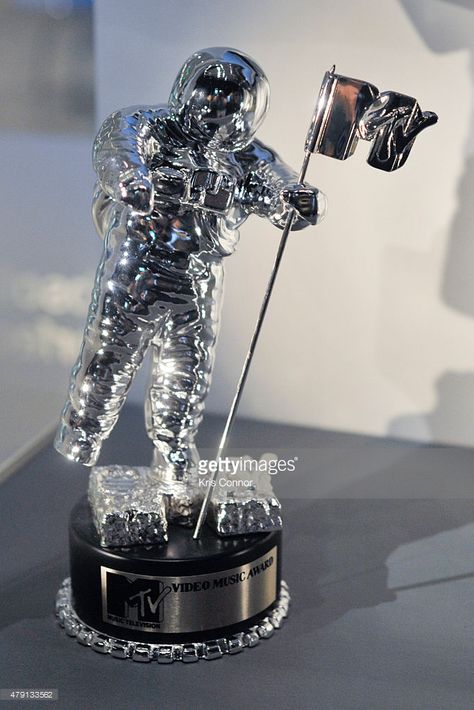 Mtv Music Awards, Famous Lifestyle, Trophy Design, Dream Music, Awards Trophy, Future Lifestyle, July 1, Dream Board, Future Life