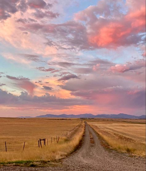 Highwood Mountains at sunrise. Art Reference Landscape Photo, Sunrise Over Mountains, Peaceful Colors, Montana Sky, Pastel Sunrise, Sunrise Farm, Pink Landscape, Pink Sunrise, Sunrise Mountain