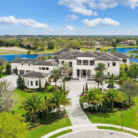 Luxury Homes on Instagram: “Newly listed by @senadaadzem for $23,000,000. 💎 The Rockybrook Estate in Delray Beach, Florida is an epic mega-mansion with world-class…” Florida Beach Mansion, Florida Mansions Luxury, Beach Mansion Exterior, Beachside Mansion, Mansion On The Beach, The Wynn Las Vegas, Beachside House, Miami Beach Mansion, Mc House