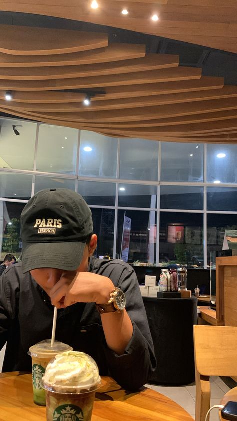 Guy In Coffee Shop Aesthetic, Cafe With Boyfriend, Fake Bf Pictures, Lowkey Boyfriend Pictures, Fake Boyfriend Pictures, Fake Boyfriend Snapchat Pictures, Cafe Pose, Coffee Shop Photography, Boyfriend Pranks Pictures